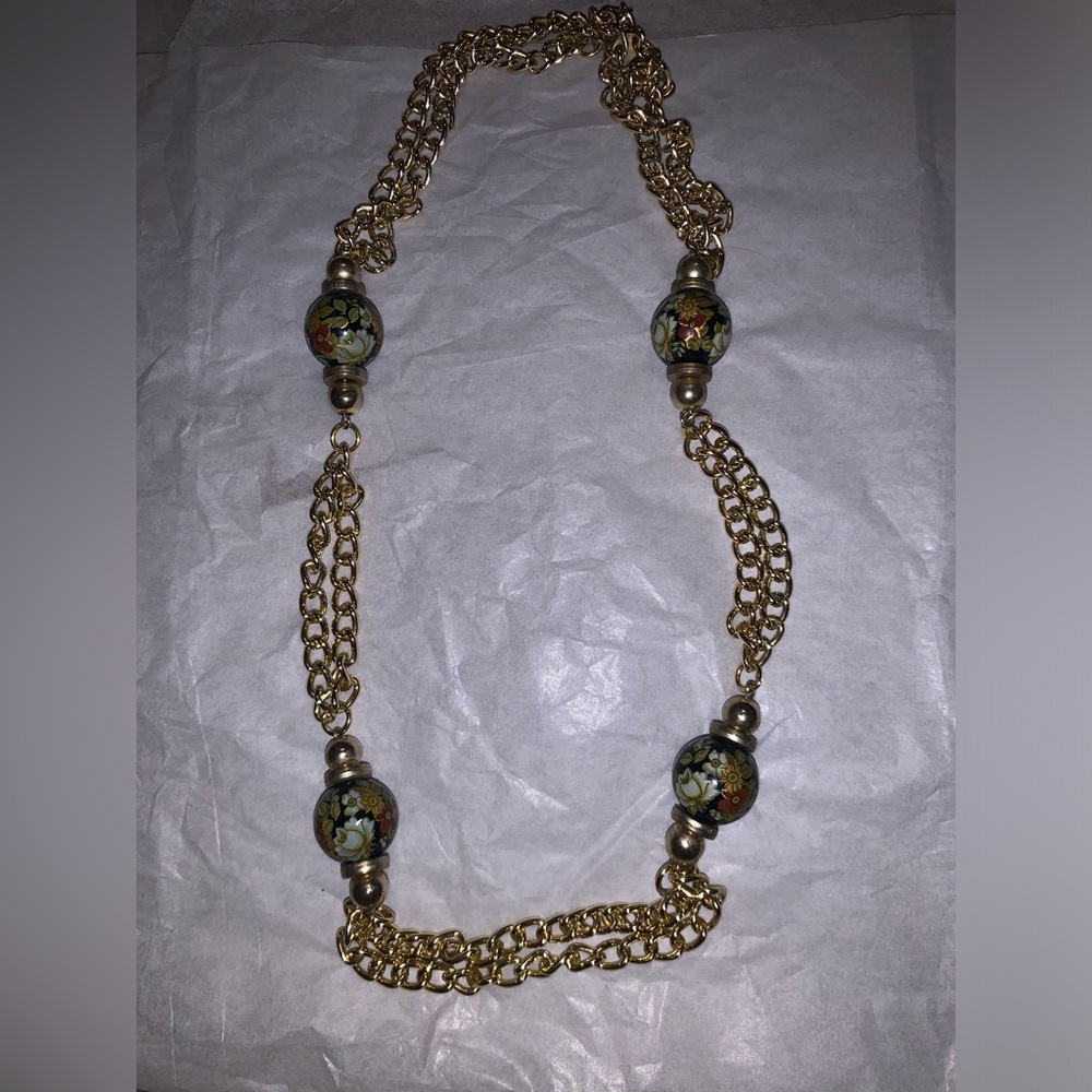 Floral gold matching set of earrings and necklace
